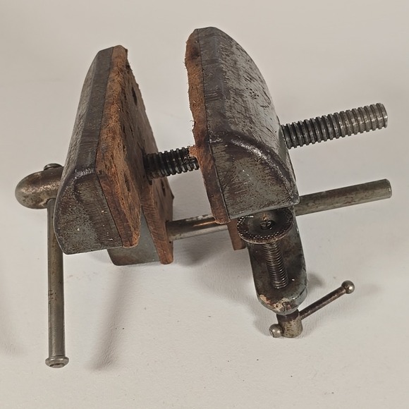 Vintage Stanley No. 700 Corner Clamp On Bench Vise - Picture 4 of 12